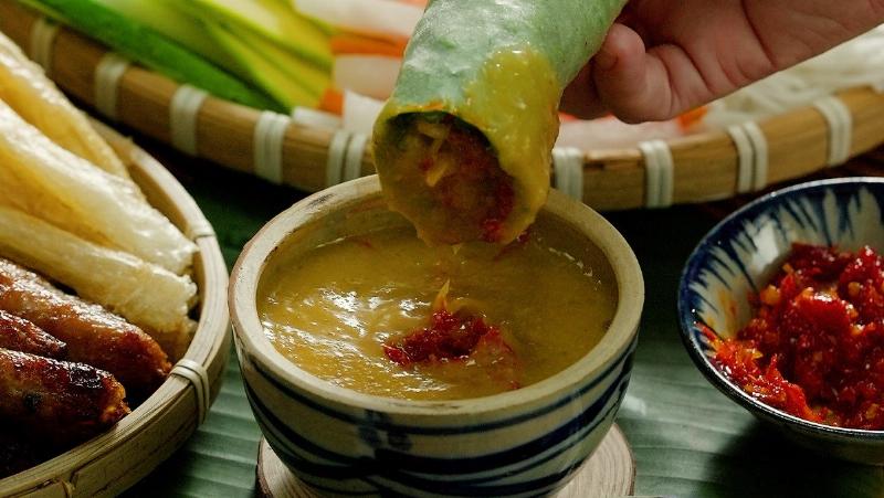 Huong dan cach pha nuoc cham nem nuong Da Lat beo ngay dam da